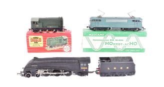 THREE VINTAGE HORNBY OO GAUGE MODEL RAILWAY TRAINSET LOCOMOTIVE