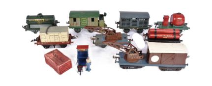 COLLECTION OF ASSORTED HORNBY O GAUGE MODEL RAILWAY TRAINSET ROLLING STOCK