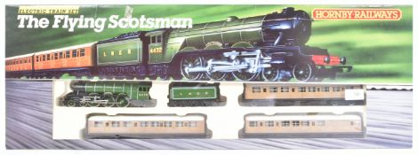 MODEL RAILWAY - HORNBY OO GAUGE FLYING SCOTSMAN TRAIN SET