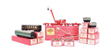 COLLECTION OF ASSORTED HORNBY DUBLO OO GAUGE MODEL ROLLING STOCK