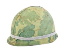 VIETNAM WAR ERA UNITED STATES M1 CAMO HELMET