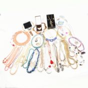 COLLECTION OF VINTAGE & MODERN COSTUME JEWELLERY NECKLACES