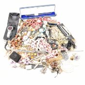 COLLECTION OF ASSORTED VINTAGE & LATER COSTUME JEWELLERY