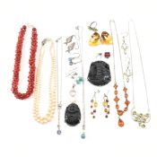 COLLECTION OF ASSORTED SILVER & WHITE METAL JEWELLERY