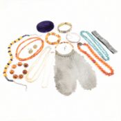 COLLECTION OF ASSORTED ANTIQUE & LATER COSTUME JEWELLERY