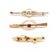 GROUP OF GOLD & YELLOW METAL BROOCH PINS