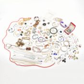 COLLECTION OF ASSORTED COSTUME JEWELLERY