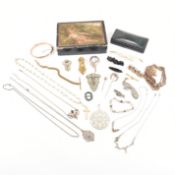 COLLECTION OF VINTAGE & ANTIQUE JEWELLERY