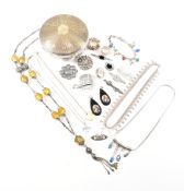 COLLECTION OF ASSORTED SILVER & WHITE METAL JEWELLERY