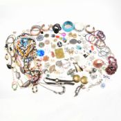 COLLECTION OF ASSORTED COSTUME JEWELLERY