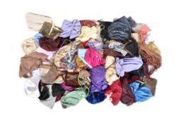 COLLECTION OF VINTAGE THEATRICAL PURSE & HANDBAG ACCESSORIES