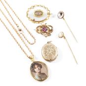 COLLECTION OF ASSORTED ANTIQUE 9CT GOLD & GILT & PLATED JEWELLERY