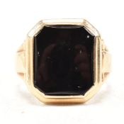 VINTAGE 14CT GOLD & ONYX SIGNET RING