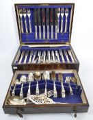MID 20TH CENTURY 1940S OAK CASED CANTEEN OF CUTLERY