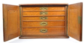 CANTEEN OF CUTLERY IN OAK CASE H W & CO + T H & S