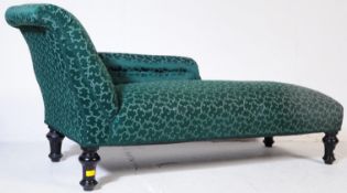 20TH CENTURY GREEN UPHOLSTERED CHAISE LOUNGE DAY BED