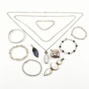 COLLECTION OF ASSORTED SILVER & WHITE METAL JEWELLERY