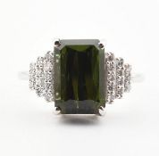 18CT WHITE GOLD DIAMOND & GREEN TOURMALINE RING