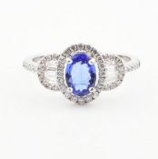 HALLMARKED 18CT GOLD & TANZANITE DIAMOND RING