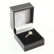 HALLMARKED 18CT WHITE GOLD & DIAMOND SOLITAIRE RING