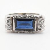 18CT WHITE GOLD SAPPHIRE & DIAMOND RING