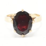VINTAGE HALLMARKED 9CT GOLD & GARNET SOLITAIRE RING