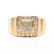 HALLMARKED 18CT GOLD & DIAMOND CLUSTER RING