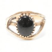 VINTAGE HALLMARKED 9CT GOLD & BLACK STONE CROSSOVER RING