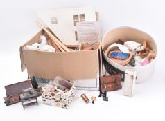 COLLECTION OF VINTAGE DOLL'S HOUSE DECORATIVE & BUILDING PIECES