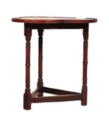 EARLY 20TH CENTURY EDWARDIAN MAHOGANY CLOVER CRICKET TABLE