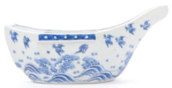 EARLY 20TH CENTURY JAPANESE BLUE & WHITE PORCELAIN BOAT BOWL