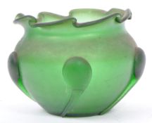 20TH CENTURY GREEN TADPOLE GLASS VASE - LOETZ VESUVIAN STYLE