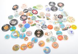 COLLECTION OF VINTAGE ADVERTISING AND WILDLIFE BUTTON BADGES
