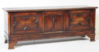 VINTAGE MID 20TH CENTURY OAK COFFER / BLANKET BOX