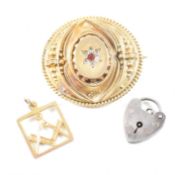 19TH CENTURY GOLD BROOCH, GOLD MASONIC PENDANT ETC
