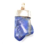 VINTAGE LAPIS LAZULI & YELLOW METAL NECKLACE PENDANT