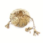 ANTIQUE YELLOW METAL SOVEREIGN COIN PURSE