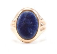 ANTIQUE YELLOW METAL & SODALITE SIGNET RING