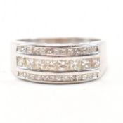 18CT WHITE GOLD & DIAMOND CLUSTER RING