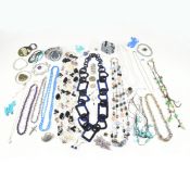 COLLECTION OF ASSORTED VINTAGE & LATER COSTUME JEWELLERY