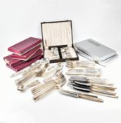 LARGE COLLECTION OF SILVER PLATED FLATWARE WITH ELKINGTON