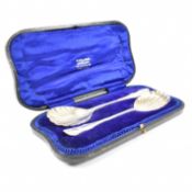 CASED PAIR OF GEORGE V 1910 HALLMARKED SILVER SPOONS