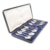 CASED SET OF HALLMARKED SILVER TEA SPOONS & SUGAR TONGS