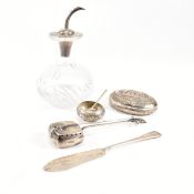 COLLECTION OF SILVER & WHITE METAL ITEMS