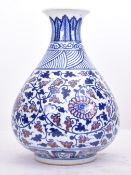20TH CENTURY CHINESE MING STYLE CERAMIC BLUE & WHITE VASE