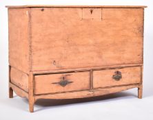 19TH CENTURY VICTORIAN COUNTRY PINE BLANKET BOX CHEST