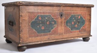 VICTORIAN 19TH CENTURY PAINTED PINE WOOD TRUNK BLANKET BOX