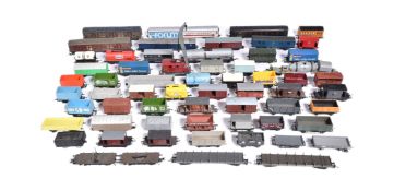 MODEL RAILWAY - ASSORTED OO GAUGE ROLLING STOCK