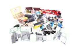 MODEL RAILWAY - COLLECTION OF ASSORTED OO GAUGE TRAIN ACCESSORIES