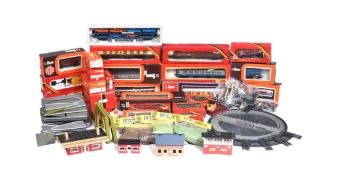 MODEL RAILWAY - COLLECTION OF OO GAUGE MODEL RAIL ACCESSORIES